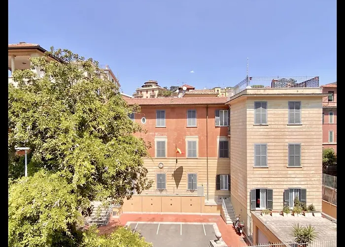 Charming Mini Near Vatican With Parking Apartment